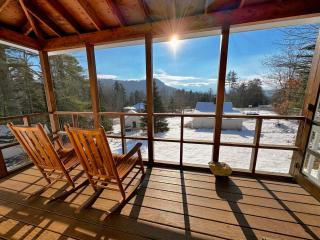 11G Quintessential New England Cottage with Fantastic Views Pool gym passes - 0