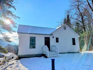 11G Quintessential New England Cottage with Fantastic Views Pool gym passes - 9