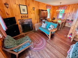 11G Quintessential New England Cottage with Fantastic Views Pool gym passes - 1