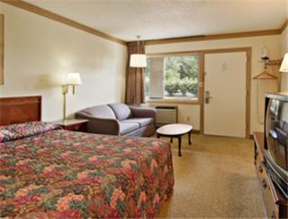 Super 8 by Wyndham Williamsburg/Historic Area - 1