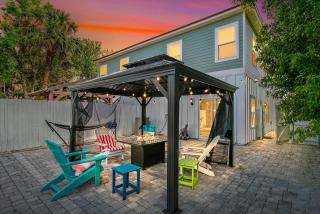 Few steps to Ocean-4 Beach Cruisers & Free parking & Private backyard - Jacksonville Beach - 0
