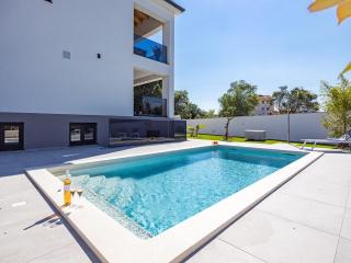 Villa in tinjan near Hidrobaza Beach - 3