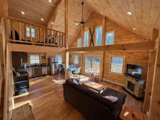 18HA Log home close to Franconia Notch privacy fire pit wifi pool gym passes - 3