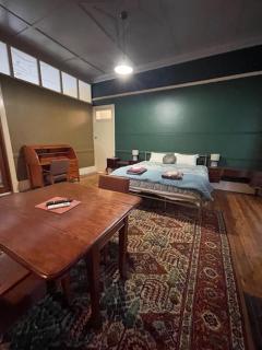 HISTORIC STAR LODGE and STATION MASTERS HOUSE NARRANDERA - Narrandera - 1