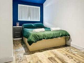 South Pier Apartment - 5