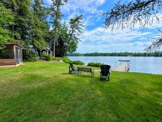 91WR Lake vibes and views at this waterfront home in the White Mountains - 9