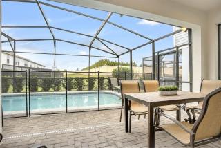 2440-5-TD-Perfect villa at Windsor - 5