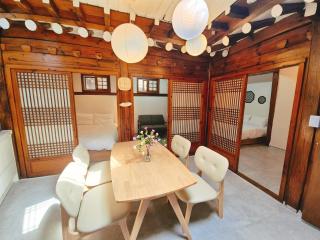 Hanok Entire House, Bukchon Hanok Village - Seul - 5
