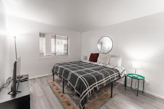 Mesa Riverview 1 BR with King Bed and Gated Patio - Mesa - 2