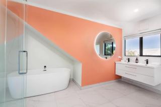 Unbeatable Location - Spa, 50m to lake! - Taupo - 1