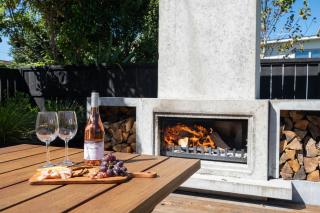 Unbeatable Location - Spa, 50m to lake! - 8