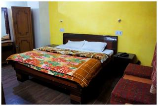 DALHOUSIE HOTEL - S A N G R I - L A - Near John,s Church - Restaurant - Free Wi-fi- Hygiene & Spacious Room - Dalhousie - 3