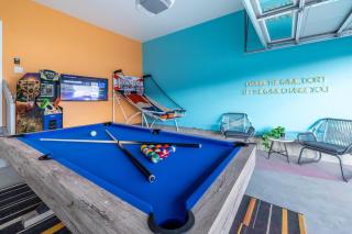 Near Airport, 3BR, Stock Tank Pool, Mini-Golf, Game Rm - 7
