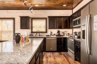 New listing! New Property! Topmost Cabin with Awesome Views! Hot Tub, Minutes to Dollywood! - Sevierville - 6