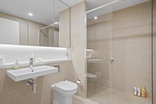 105OP Abnb-Style Spectacular Park View 2BR Apt with Free Parking - 3