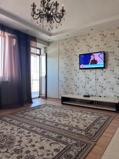 153 В ТОП-ЛОКАЦИИ очень теплая и уютная квартира с ПОТРЯСАЮЩИМ видом на Байтерек с 2 большими кроватями и диваном - 4