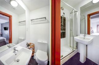 Arinza Hotel, London Ilford - 5