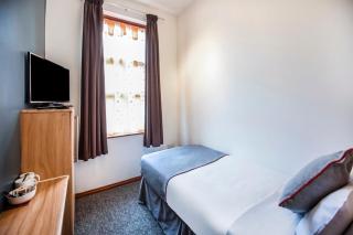 Arinza Hotel, London Ilford - Ilford - 2