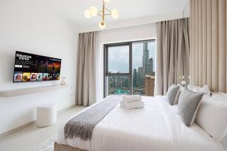 Glorious Burj Khalifa and Fountain views - 0