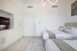 Glorious Burj Khalifa and Fountain views - 5