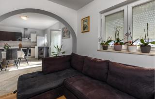 Awesome Apartment In Novi Vinodolski - Novi Vinodolski - 9