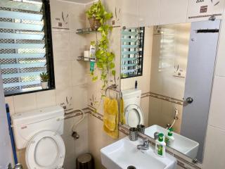 Entire 3 BR apartment with Balconies Bandra - Mumbai - 4