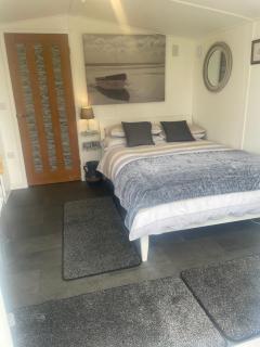 Ningwood Old Station Chalet Ningwood Isle of Wight - - 8