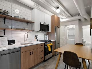 TWO CozySuites NLG with pool bowling alley sauna #01 & 11 - Minneapolis - 3