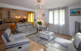 Amazing Home In Lagnes - Lagnes - 8
