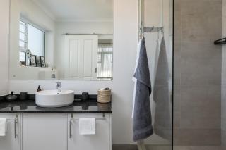 Phezulu Manor, Panoramic Views, Serviced Retreat - Gordonʼs Bay - 7