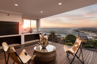 Phezulu Manor, Panoramic Views, Serviced Retreat - Gordonʼs Bay - 0