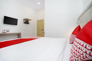 OYO Life 1299 Balcony Orange Homestay - Palembang - 5