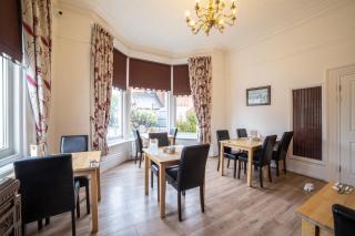 The Douglas Hotel - 4