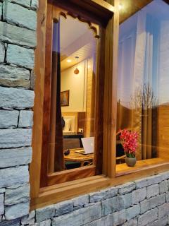 Tirthan Stone Age inn - 2