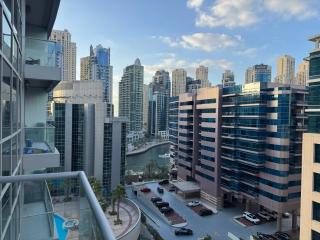 Prime Location Dubai Marina Apartment - 6