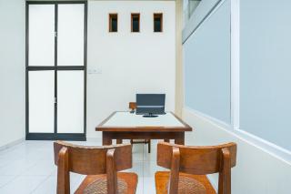 OYO 1642 Penginapan Anggrek Syariah 2 - 9