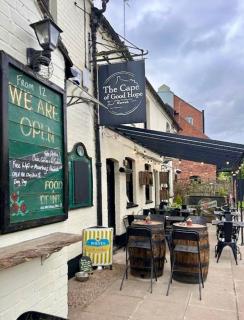 Chic, immaculate apartment sleeps 4 , 2 bathrooms & free private parking close to Warwick, castle, canal-side pub - perfect for relaxing breaks, the races or workcation - Warwick - 2