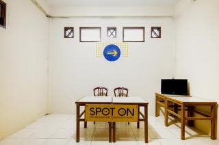 SPOT ON 2076 Hotel Stadion - 9