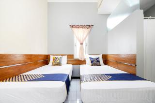 SUPER OYO 2209 Solo Point Guest House Syariah - Solo - 4