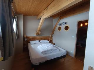 Chalet luxe refait à neuf, 50m des pistes, garage, terrasse, 125m², 8 pers, animaux acceptés - FR-1-445-192 - 4