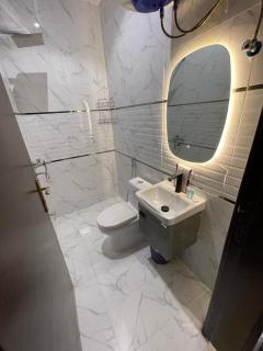 Elegant Self Entry Studio - 3