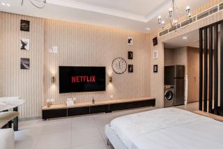 Studio Apartment With Balcony - Infinity View - 3