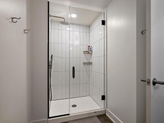 CozySuites NLG - Modern 1BR condo #24 - Minneapolis - 1