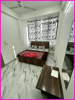 HOTEL PREMIUM SHRI PRABHU DHAM Near Temple VRINDAVAN - Mathura - 0