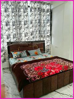 HOTEL PREMIUM SHRI PRABHU DHAM Near Temple VRINDAVAN - Mathura - 8
