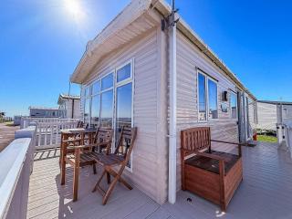 Modern 6 Berth Caravan With Free Wifi Nearby Pakefield Beach Ref 68028Cr - Lowestoft - 3