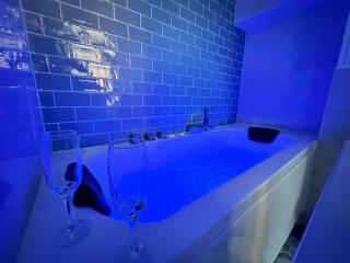 Magic suite avec Balnéo, Sauna et terrasse - Reims - 5