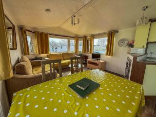 Great 6 Berth Caravan For Hire At Southview Holiday Park Ref 33006M - Skegness - 2
