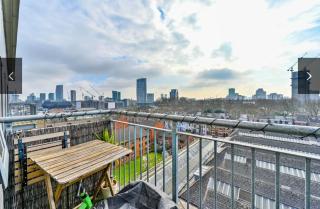 Sunset Heights Bright 2BR with City Views and Free Parking - Londra - 5