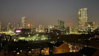 Sunset Heights Bright 2BR with City Views and Free Parking - Londra - 7